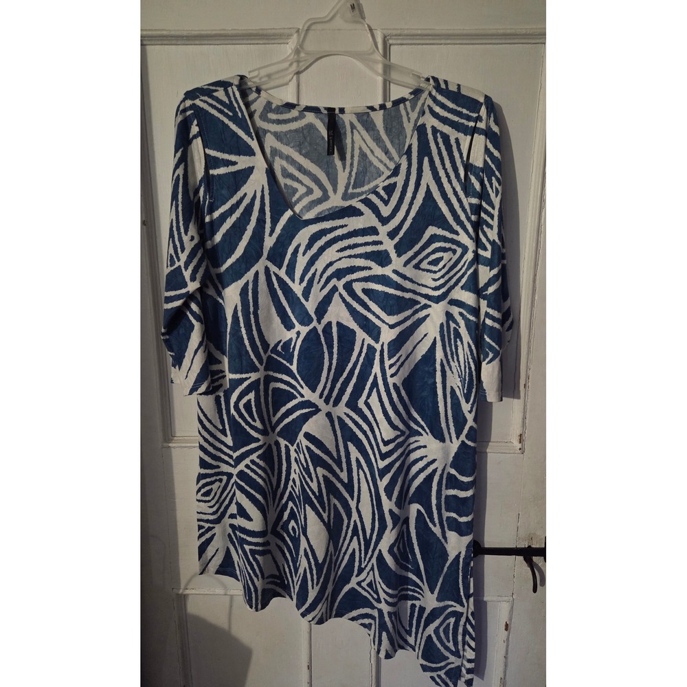 I.C. by Connie K Blue White Abstract Print Asymmetric Hem Tunic Top Size M EUC